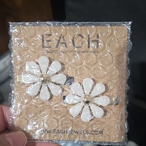 EACH Flower Hair Clips